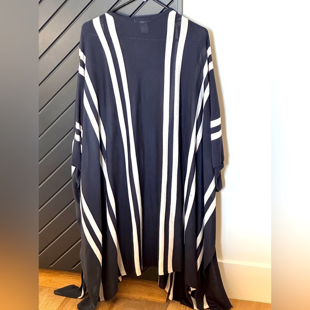 H&M Knit stripped topper. One size. Worn only once! - Picture 2 of 2